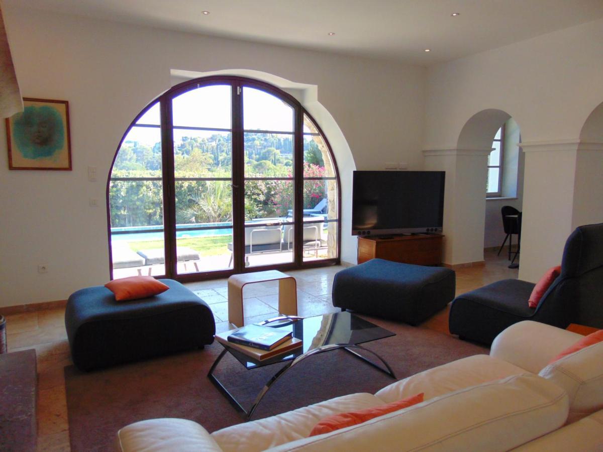 L'Elegante Bastide En Pierre Avec Vue Sur Le Vieux Village De Мужен Экстерьер фото