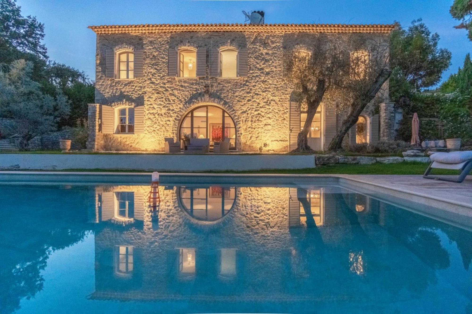 L'Elegante Bastide En Pierre Avec Vue Sur Le Vieux Village De Мужен Экстерьер фото